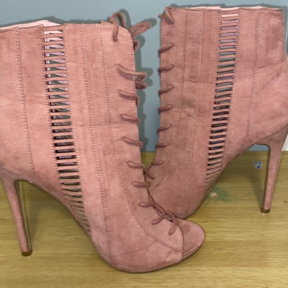 Mauve color heels